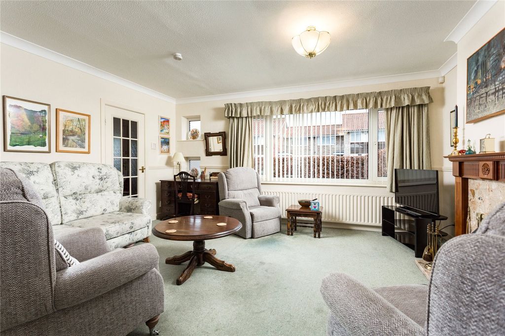 Property photo 2 of 13 Photos