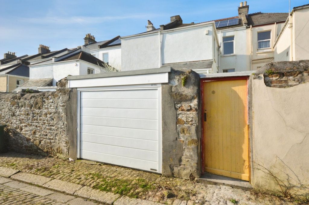 Property photo 2 of 15 Picture No. 10