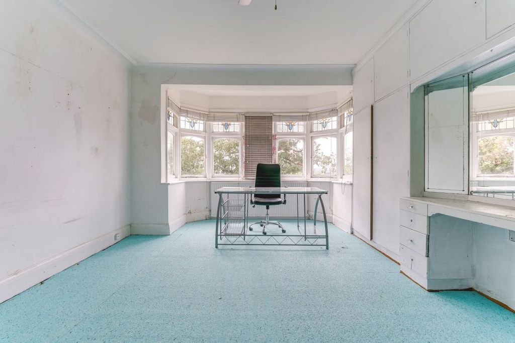 Property photo 2 of 29