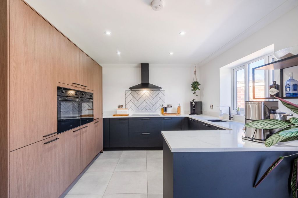 Property photo 3 of 23