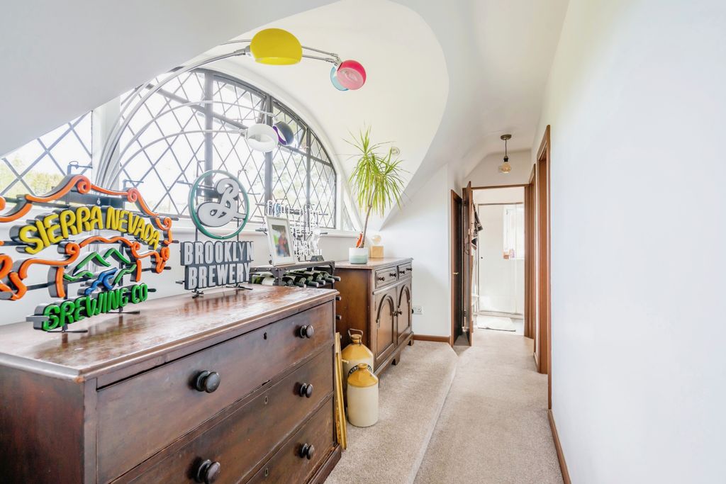 Property photo 3 of 17 Photography