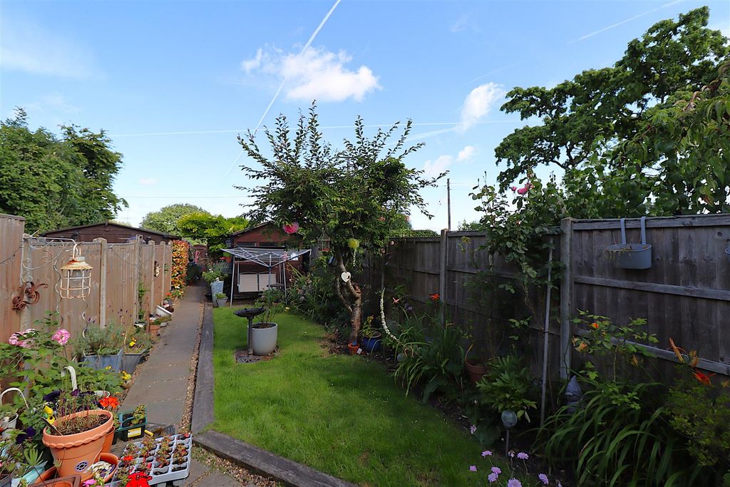 Property photo 2 of 21 Garden