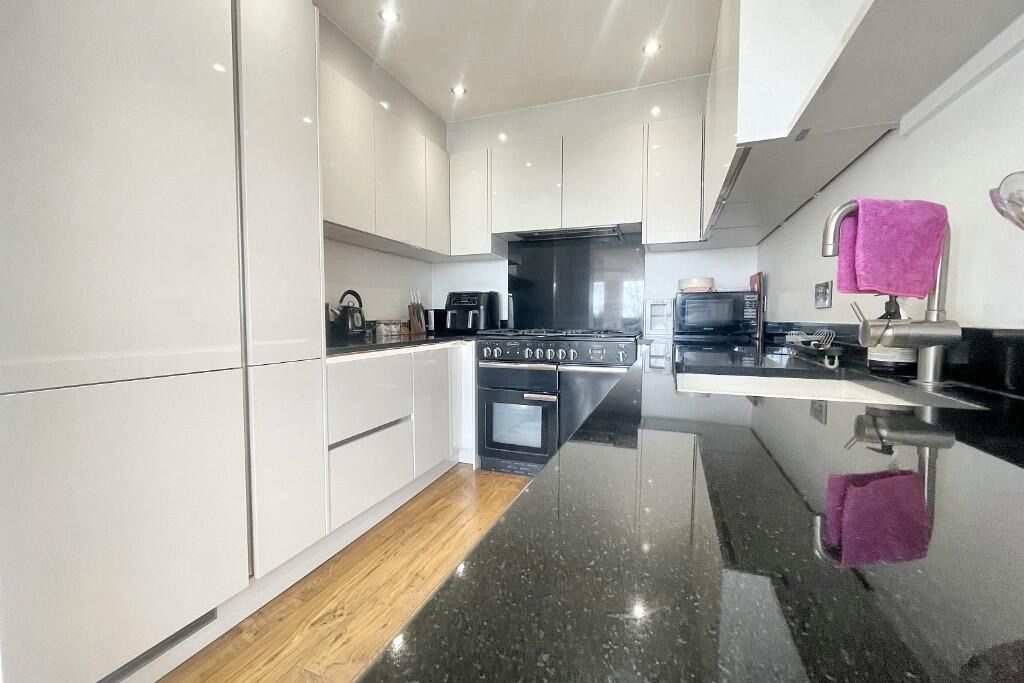 Property photo 2 of 3