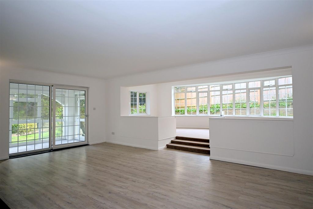 Property photo 2 of 21 Lounge/Dining Room