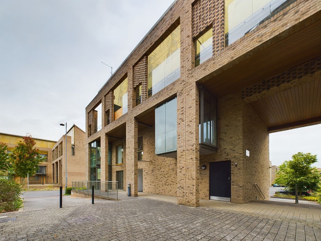 Property photo 1 of 10 Cam02545G0-Pr0219-Still010