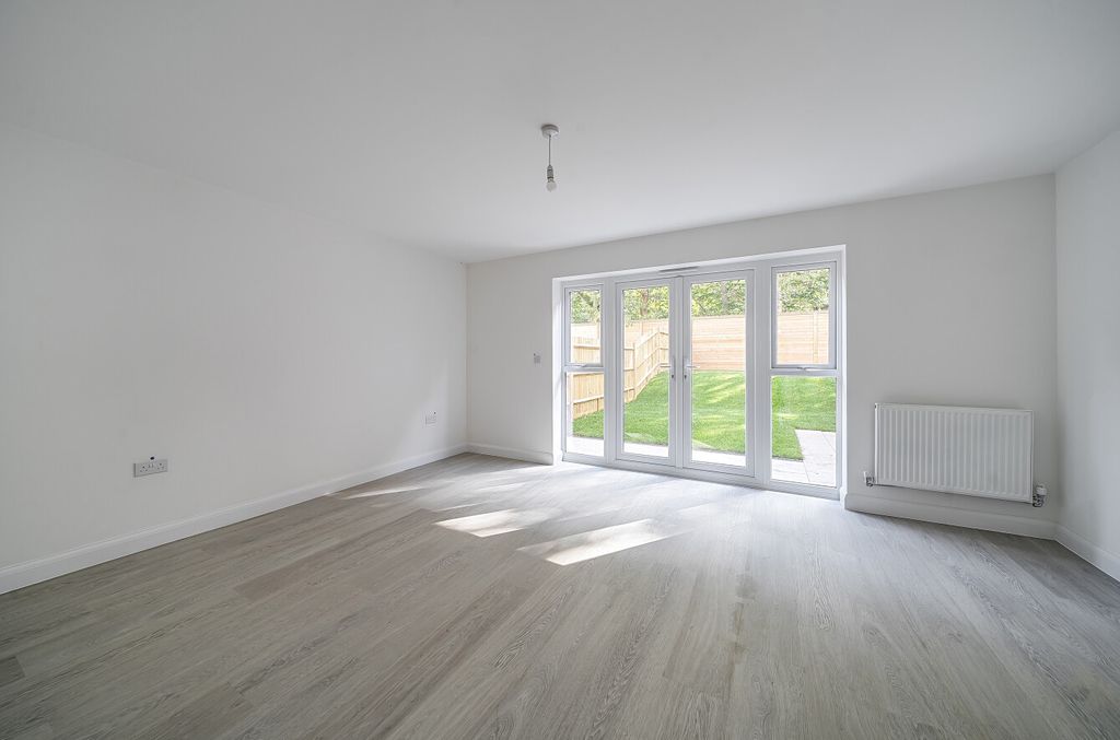 Property photo 2 of 15 1349456-18-68c047...