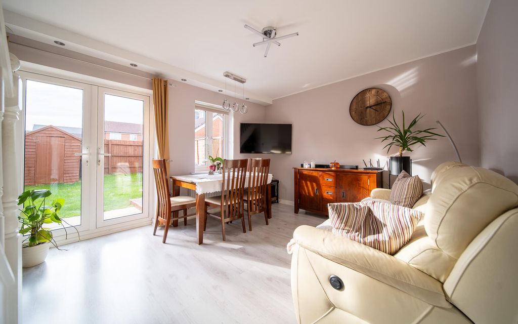 Property photo 2 of 11 Dining Room