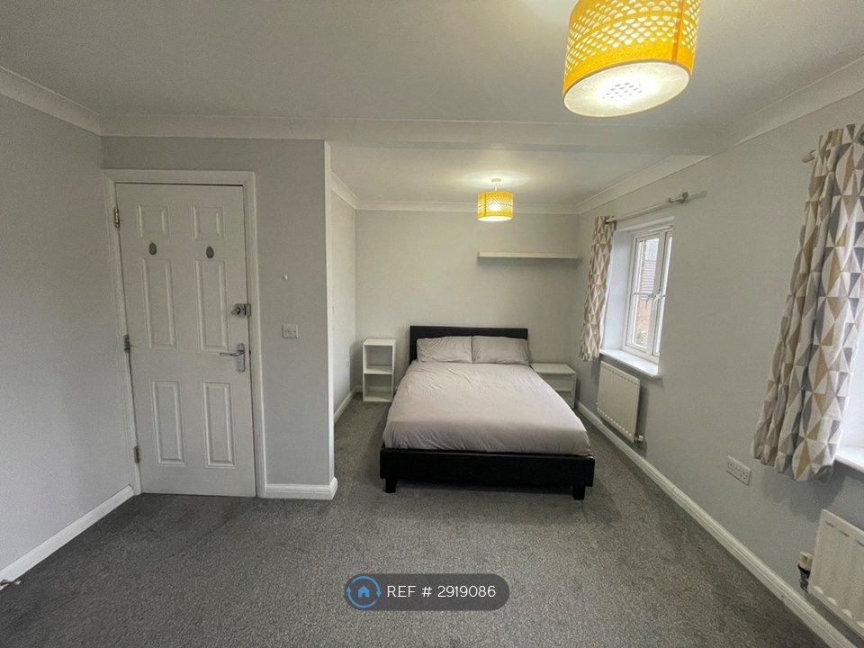 Property photo 2 of 8 Double Bed Included