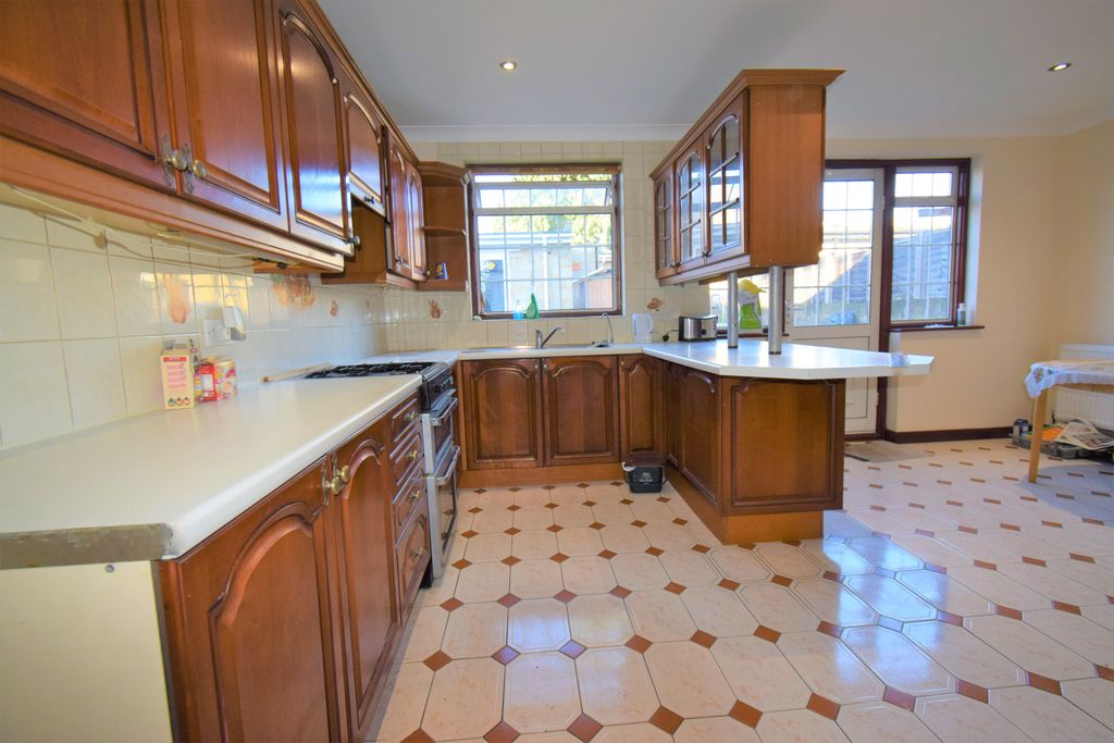 Property photo 2 of 12 Kitchen