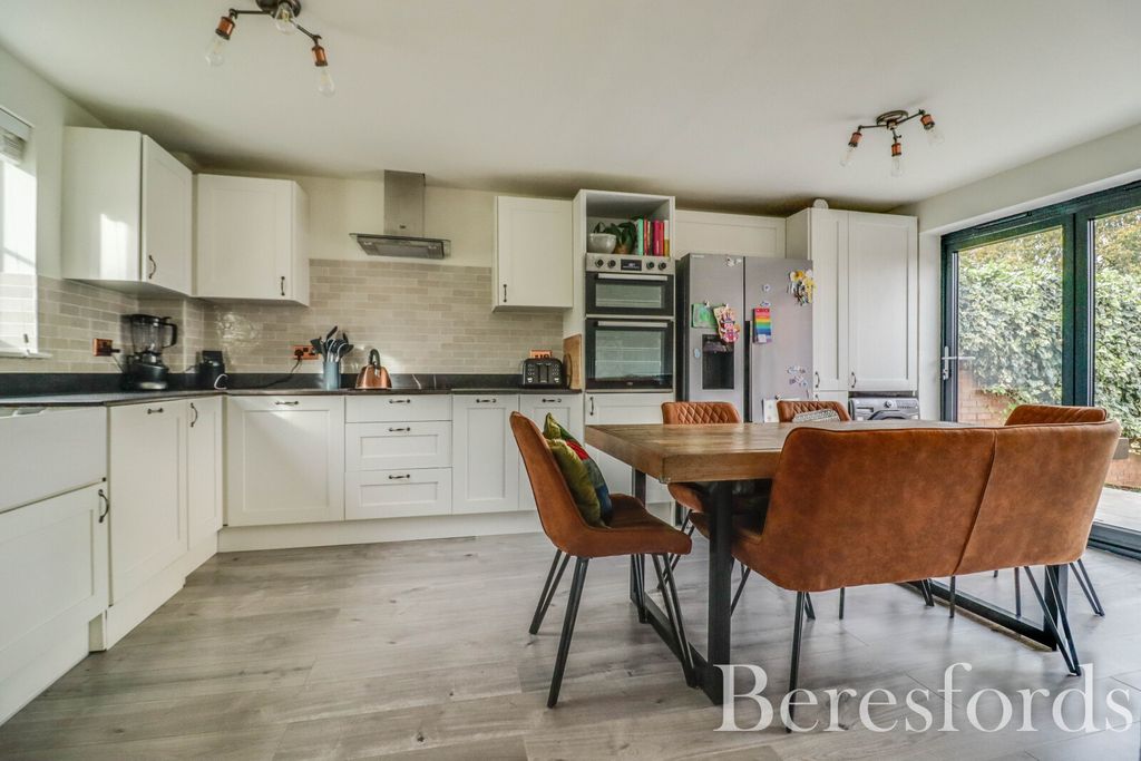 Property photo 2 of 28 Picture No. 04