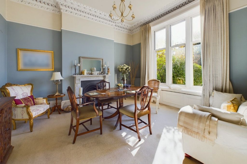Property photo 3 of 19 Dining Room