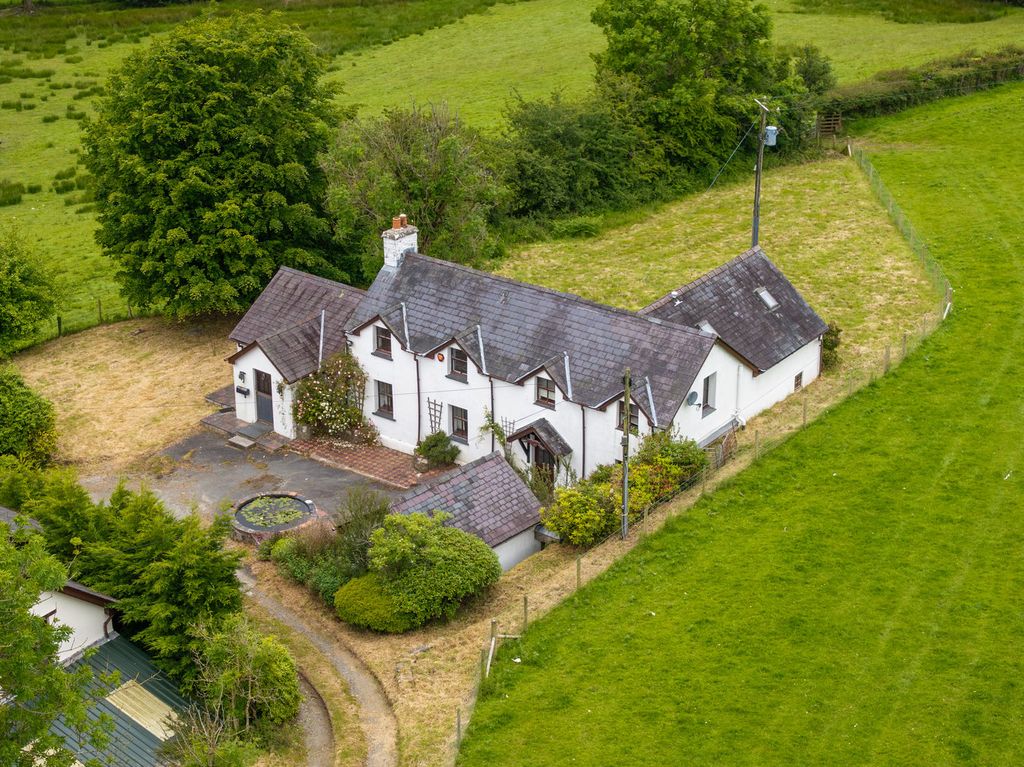Property photo 2 of 34
