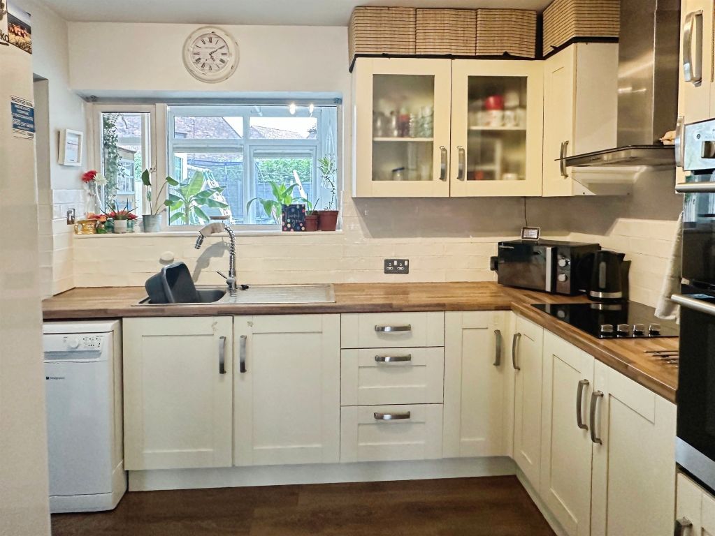 Property photo 2 of 21
