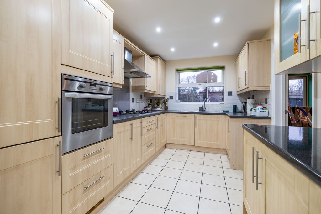 Property photo 3 of 24 Kitchen