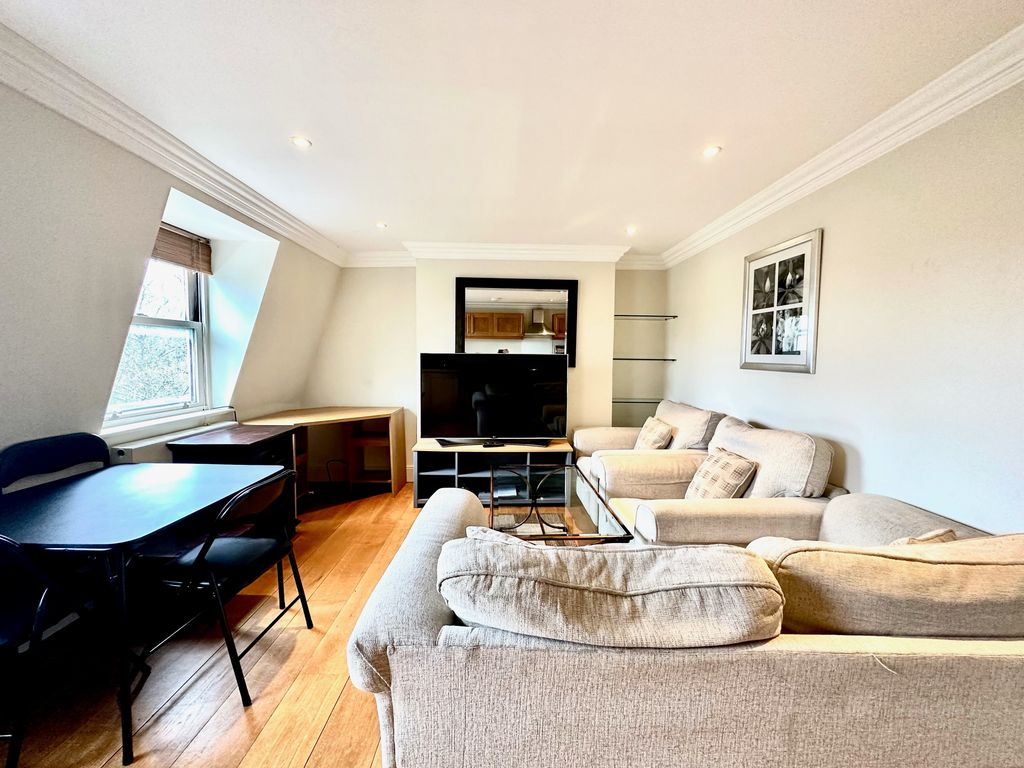 Property photo 1 of 8 Living Room