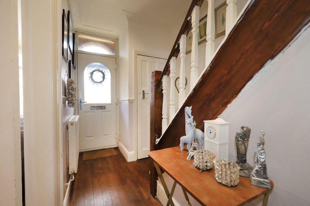 Property photo 3 of 33