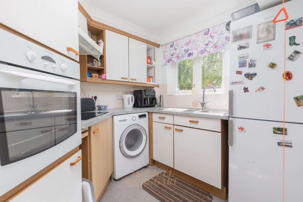 Property photo 2 of 17