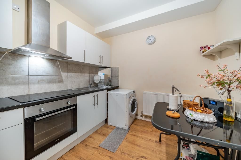 Property photo 3 of 17 Kitchen