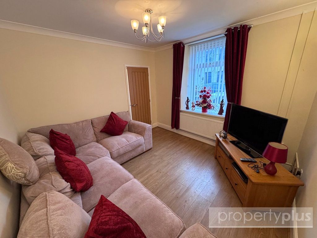 Property photo 2 of 16 Picture No. 12