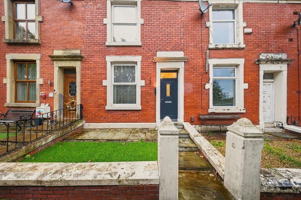 Property photo 1 of 28
