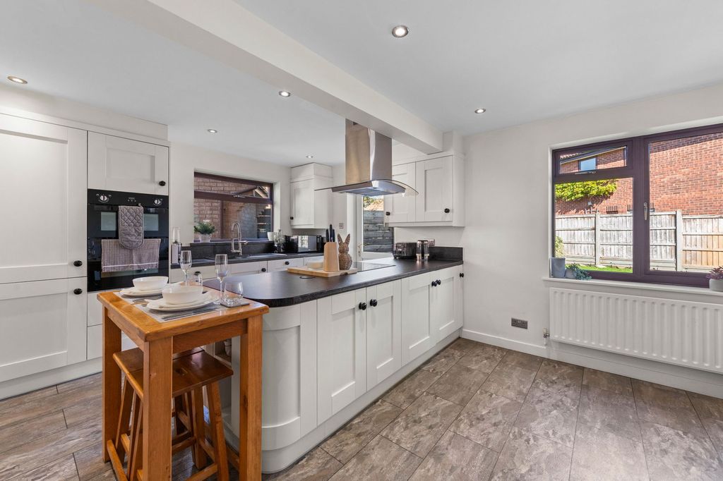 Property photo 2 of 23