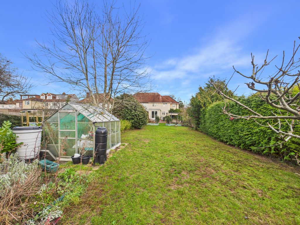 Property photo 3 of 17 Cam01354G0-Pr0640-Still018