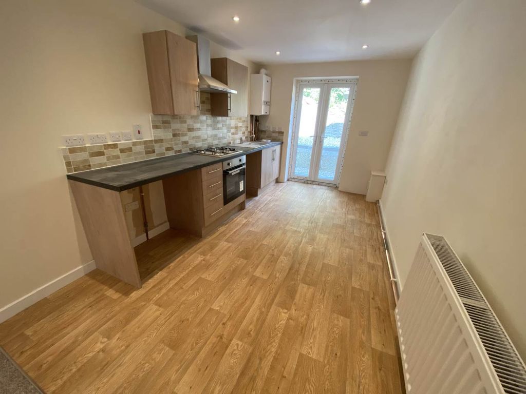 Property photo 2 of 7 Kitchen