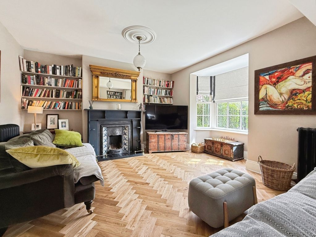 Property photo 3 of 36 Pbox-Img.Jpeg