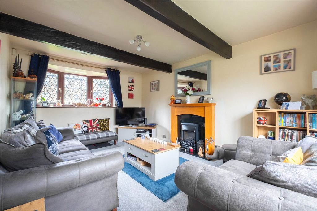 Property photo 3 of 17 Lounge