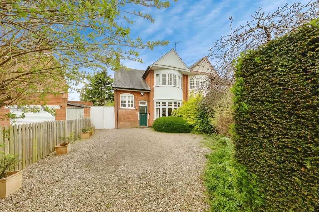 Property photo 1 of 32