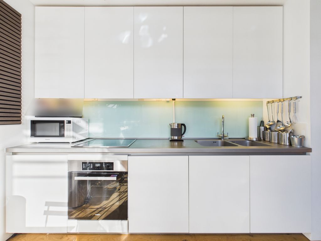 Property photo 3 of 12 Cam03974G0-Pr0235-Still002