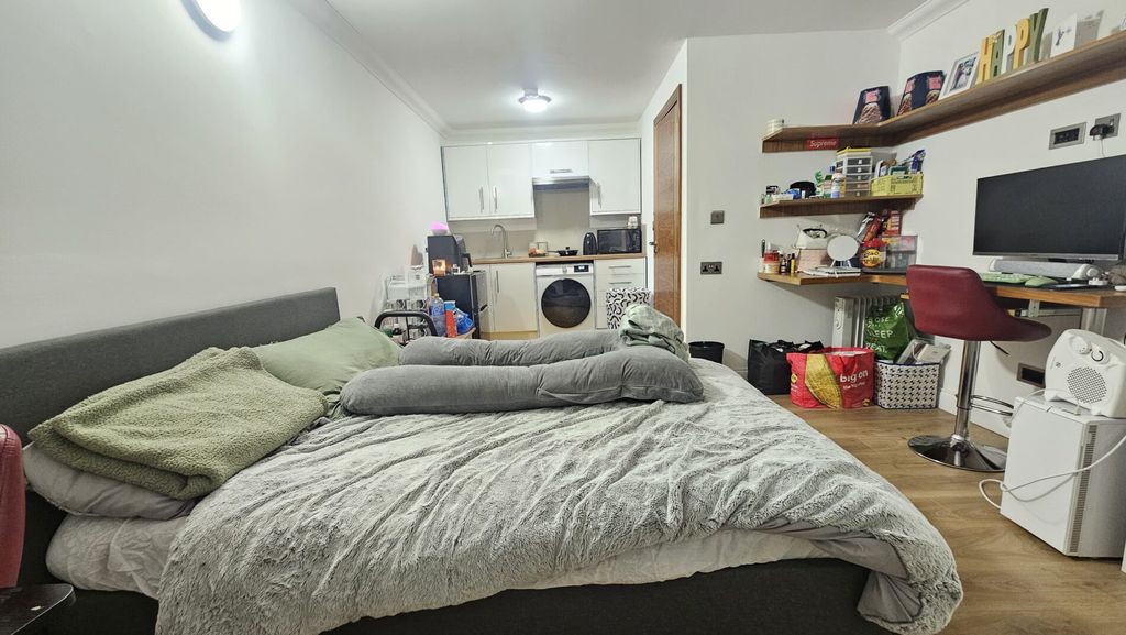 Property photo 3 of 5