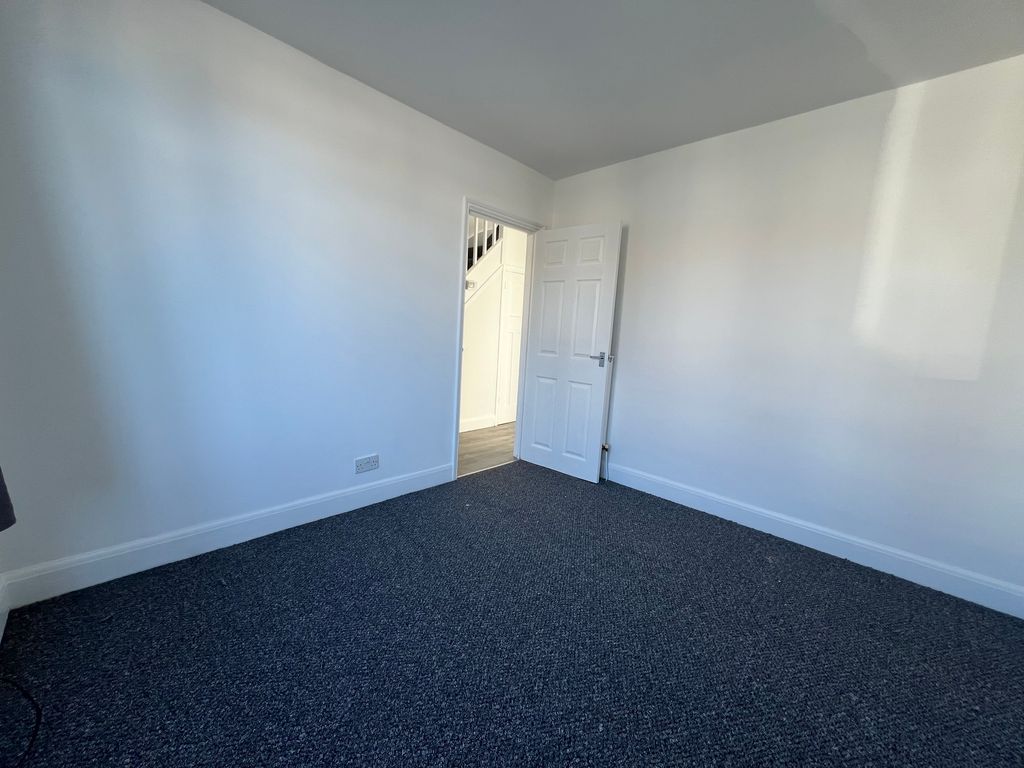 Property photo 3 of 27