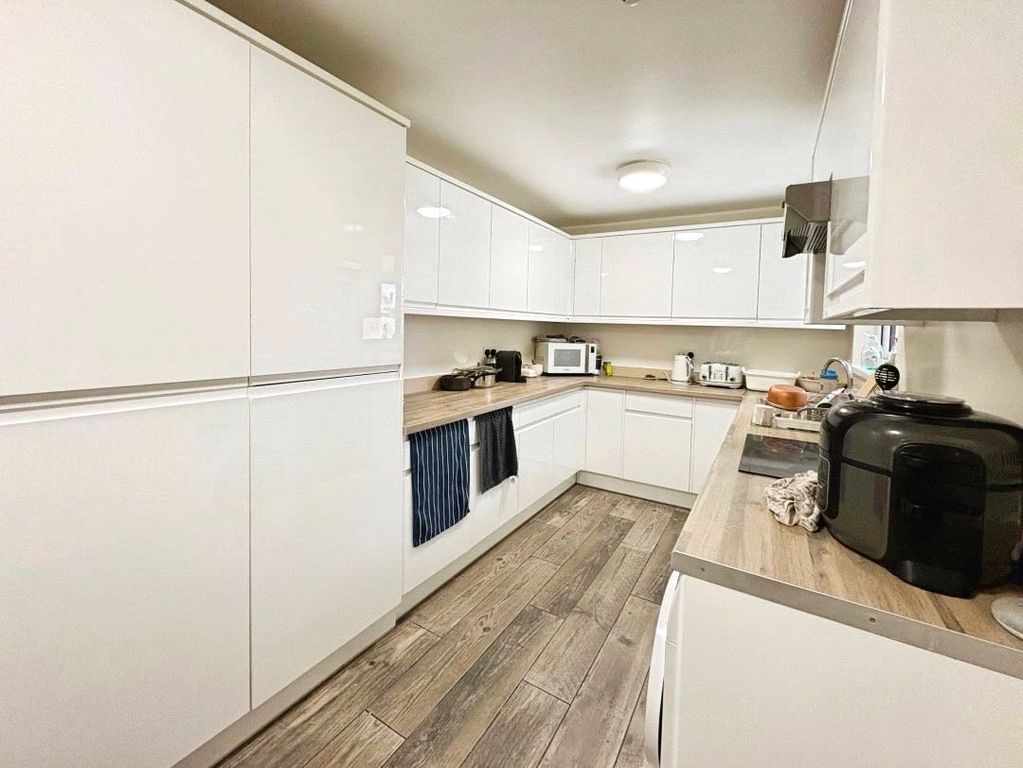 Property photo 3 of 6 Kitchen