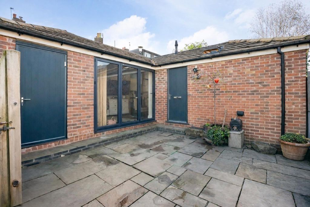 Property photo 1 of 11 Exterior