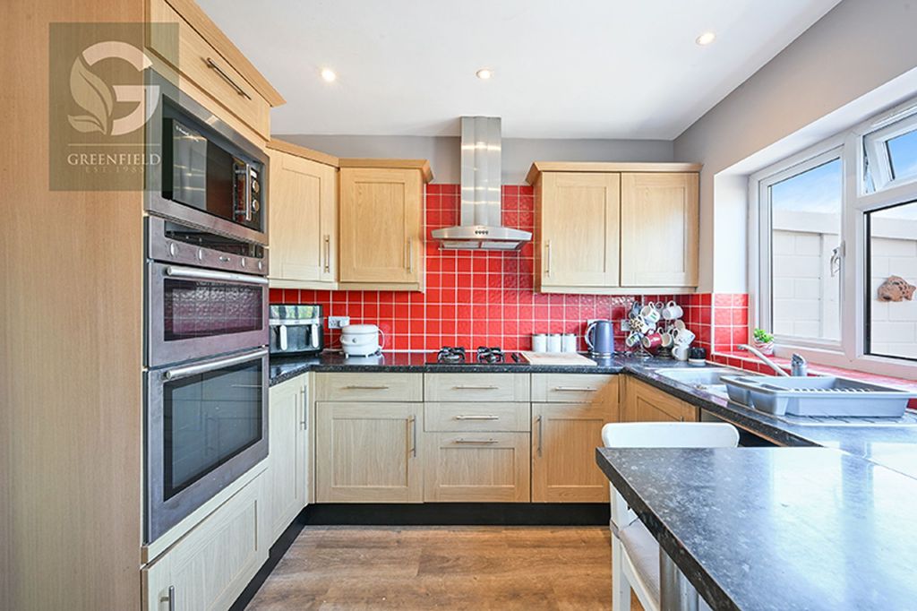 Property photo 3 of 13 Station Avenue, West Ewell, Epsom, Surrey, Kt19 9Uf