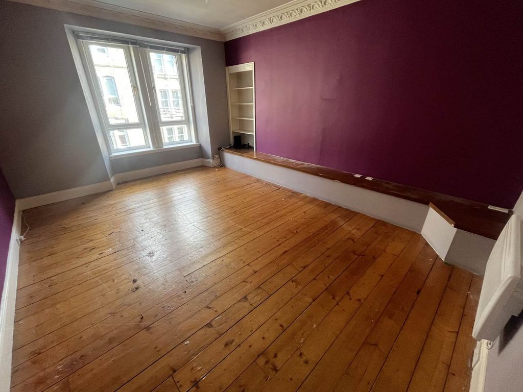 Property photo 2 of 5 Living Room