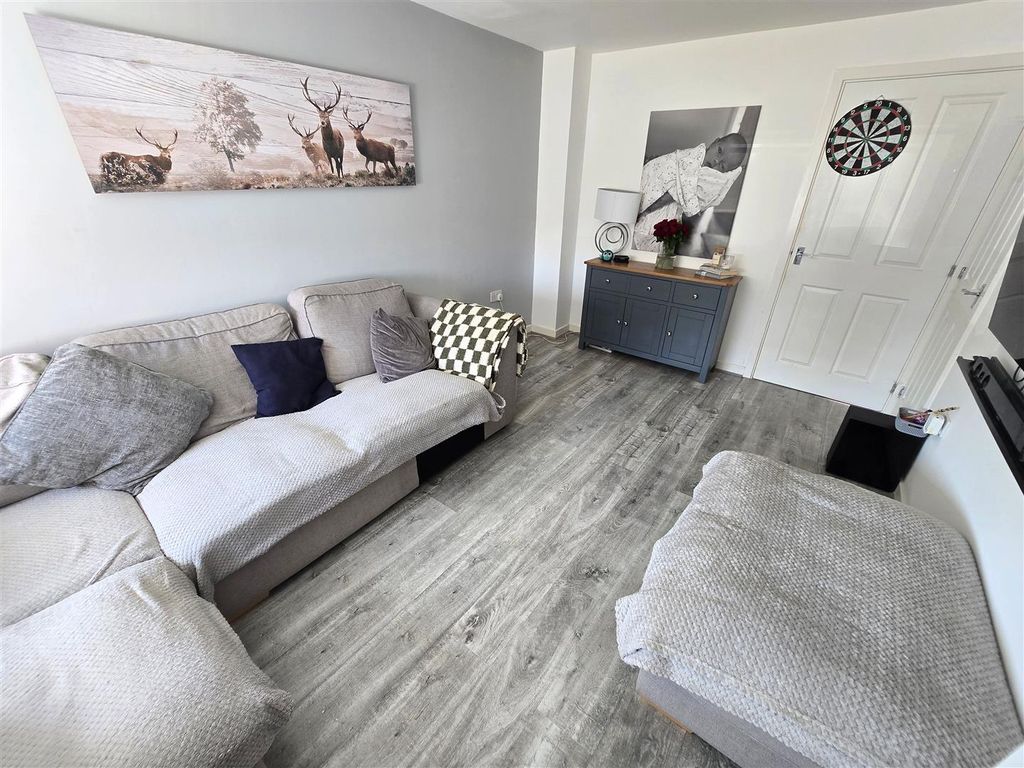 Property photo 2 of 14 Lounge