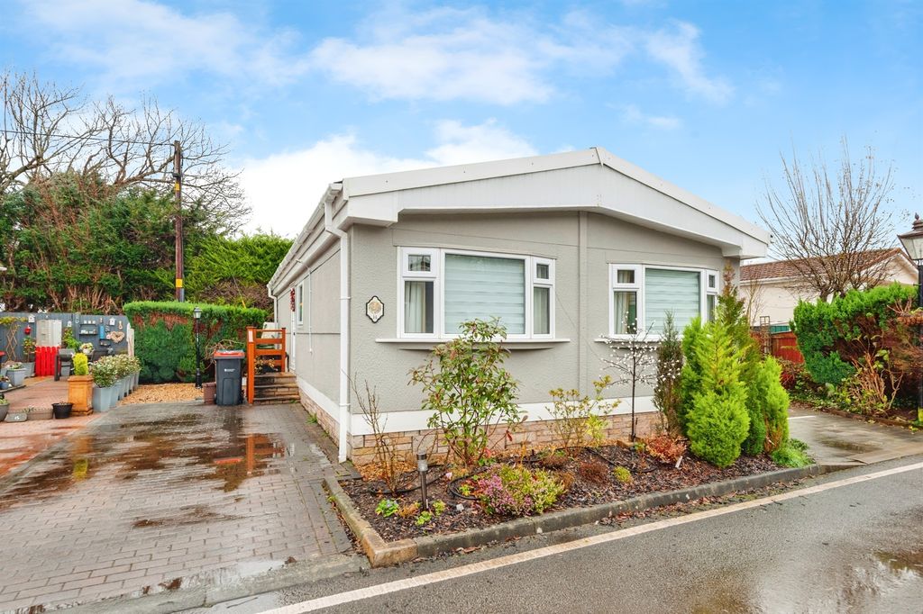 Property photo 2 of 21