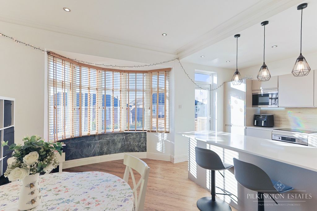 Property photo 2 of 18 4736231