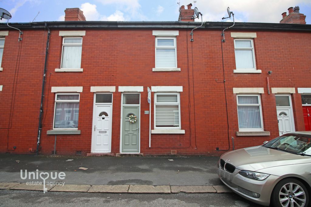 Property photo 1 of 18