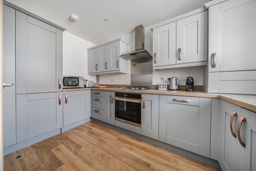 Property photo 2 of 14 Kitchen