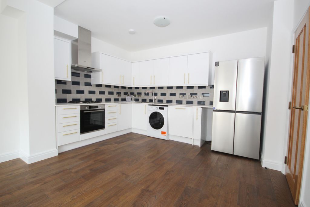 Property photo 1 of 9 St. James Gardens, Wembley, Middlesex Ha0