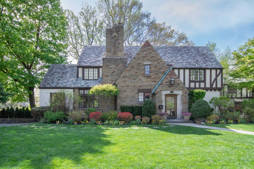 Property photo 1 of 31
