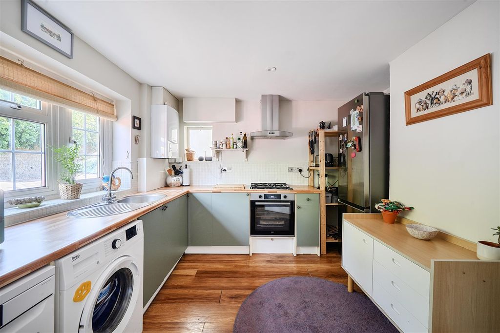 Property photo 3 of 17 Kitchen / Breakfast Room