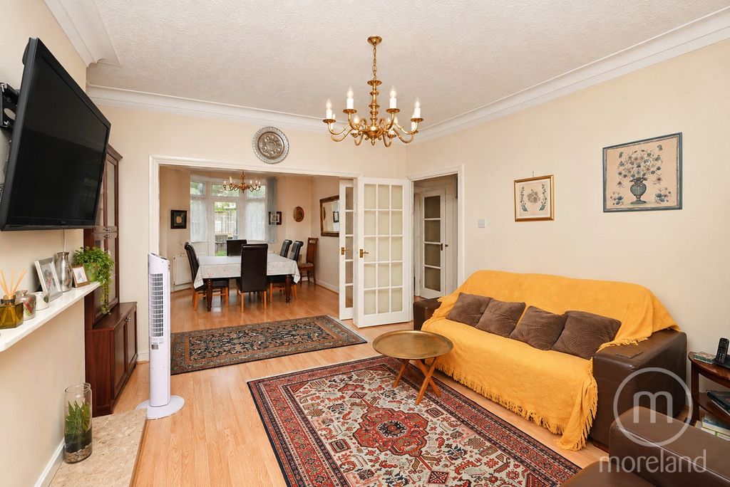 Property photo 3 of 17 4300132