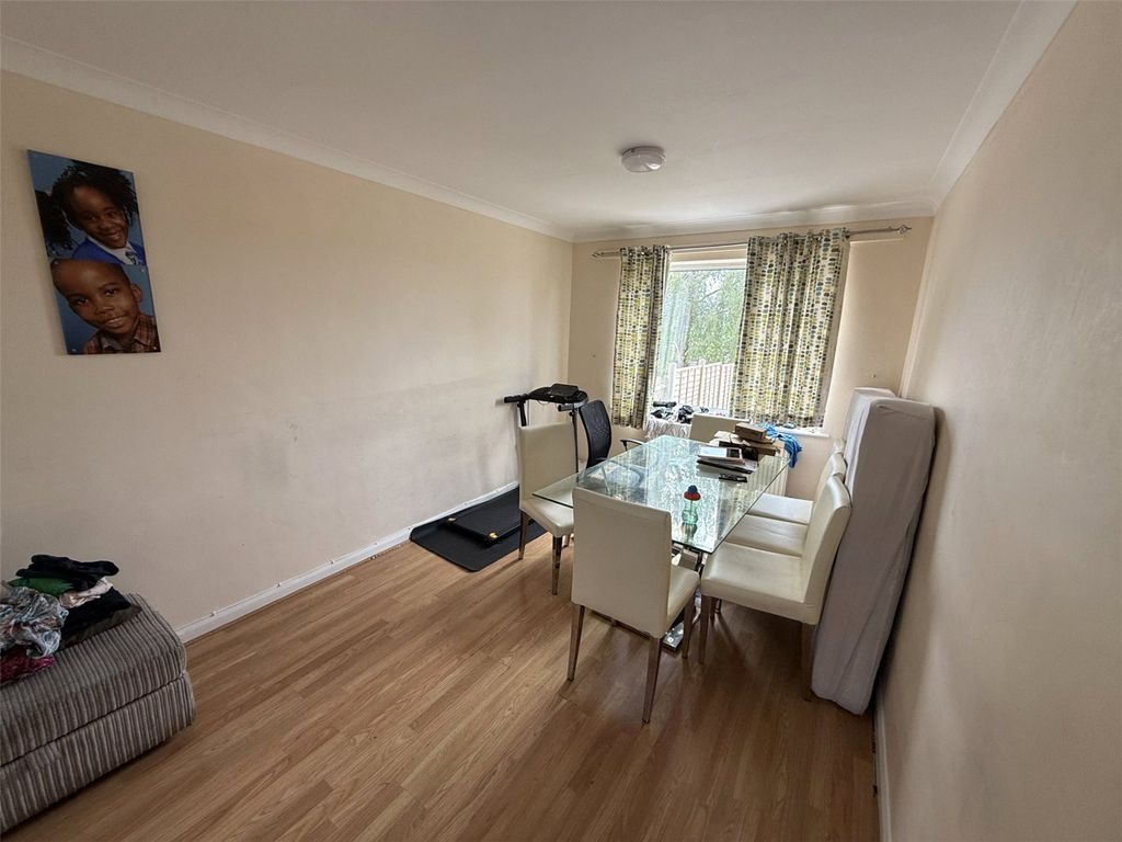 Property photo 3 of 8 Picture No. 04