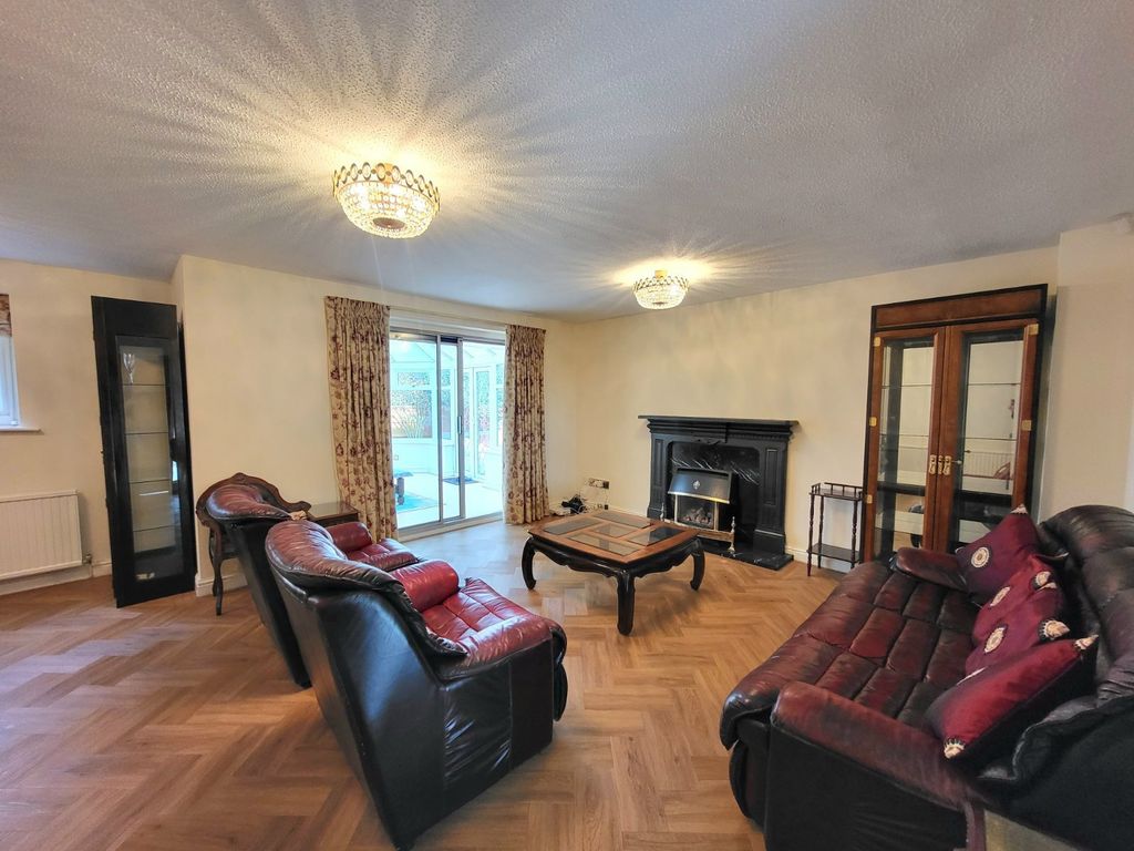 Property photo 3 of 24 Living Room