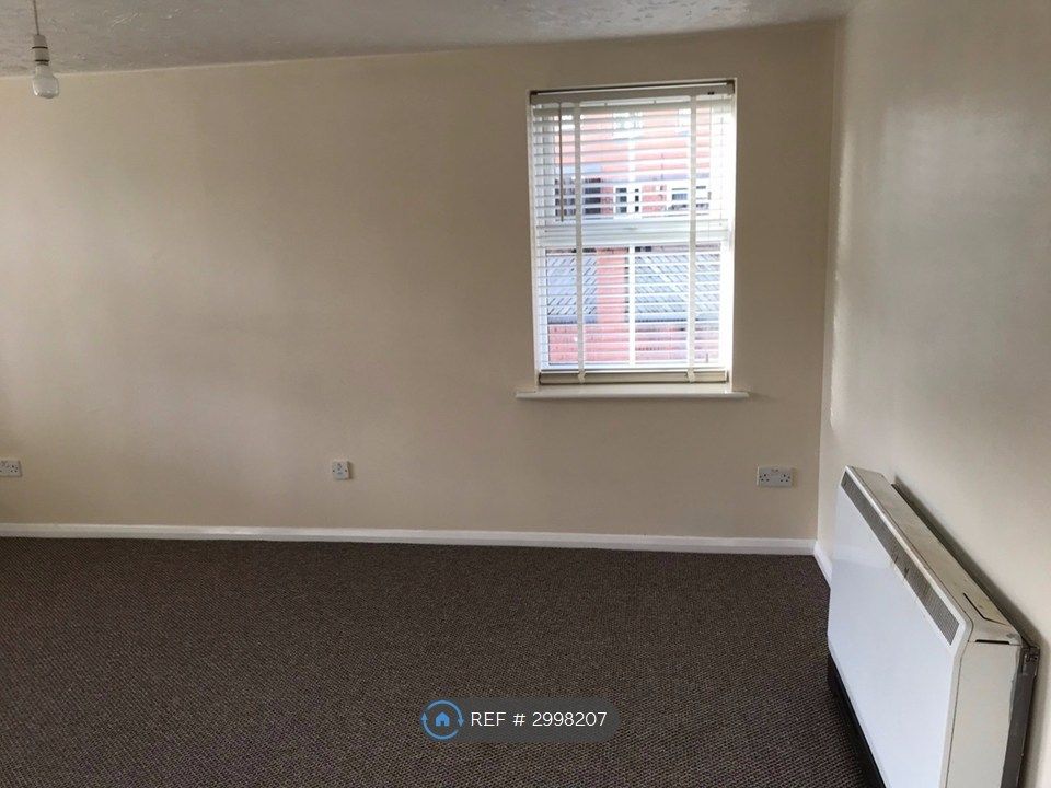 Property photo 3 of 7 Living Room