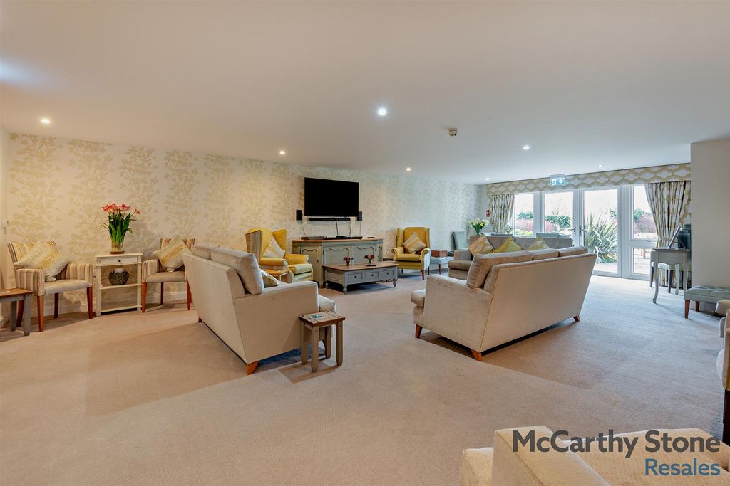 Property photo 3 of 11 8672388-Interior11-800.Jpg
